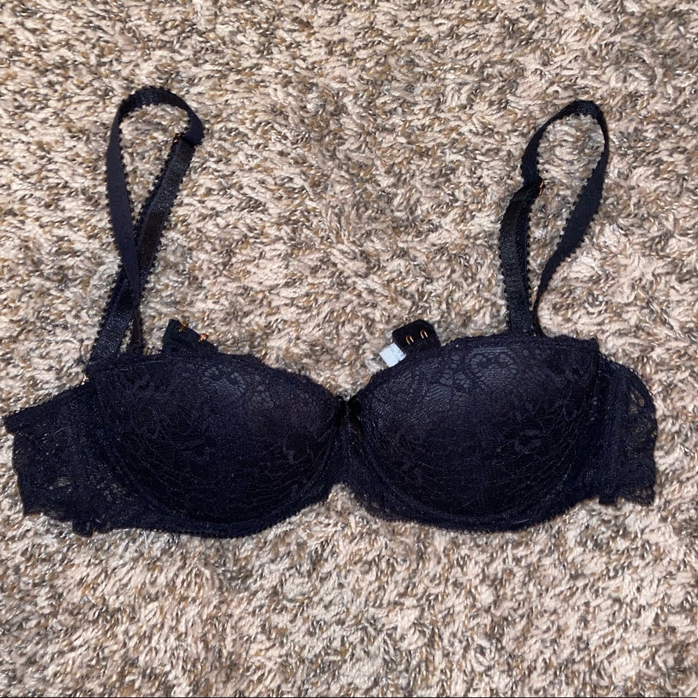Multi-way strapless bra